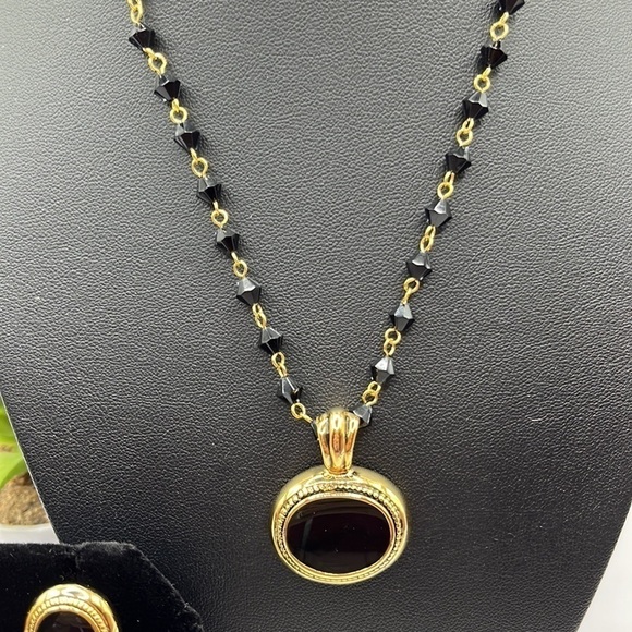 1928 Black and Gold Beaded Pendant Necklace Matching Earrings Set - Picture 5 of 10